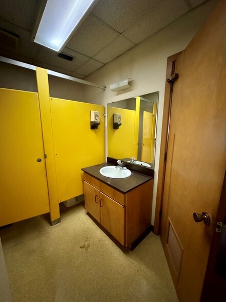 More Photos Of 510 Main St, Texarkana Bank For Sale