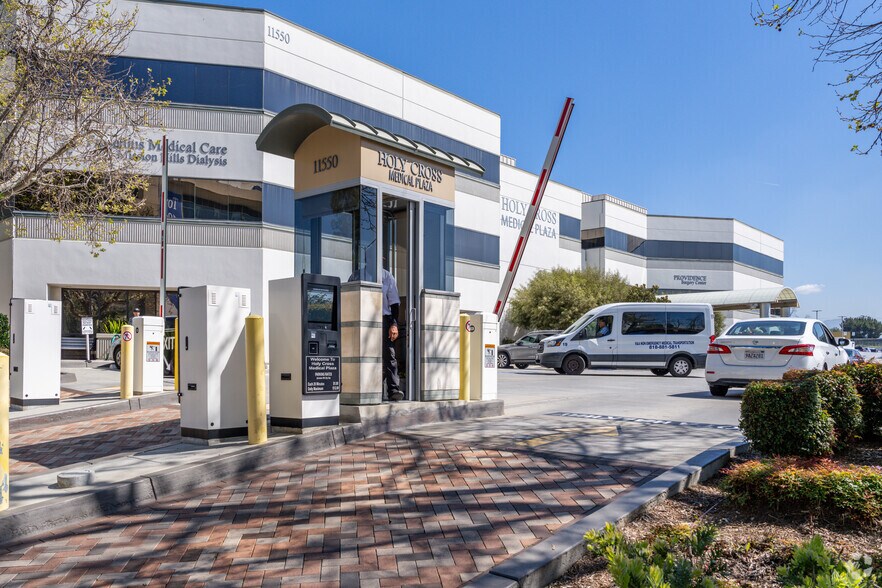 More Photos Of 11550 Indian Hills Rd, Mission Hills Medical For Lease