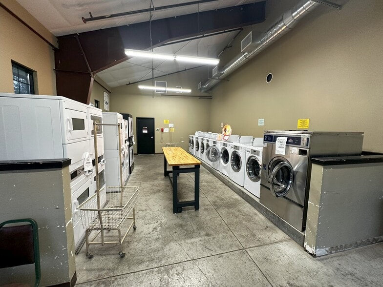 More Photos Of 7797 Silver Lake Rd, Maple Falls Service Station For Sale