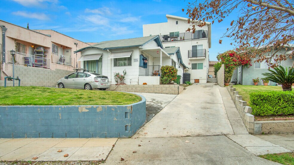 More Photos Of 5353 Oakland St, Los Angeles Apartments For Sale