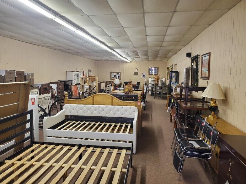 More Photos Of 507 Broadway St, Okemah Department Store For Sale