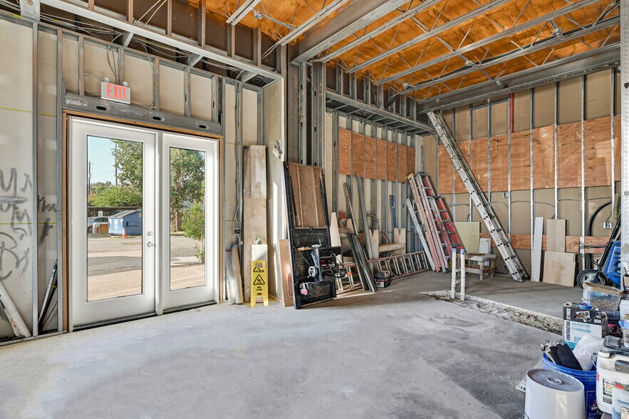 More Photos Of 1511 W 12th St, Houston Office For Sale