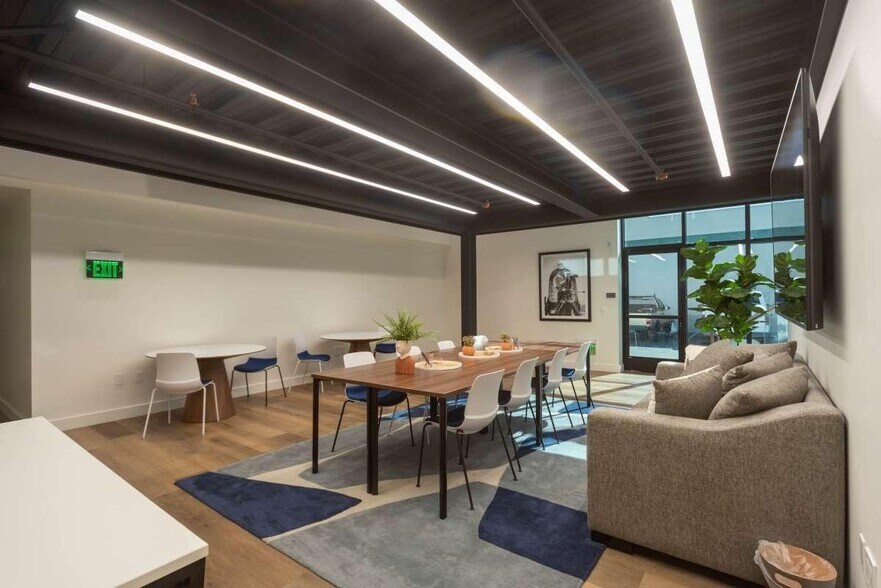 More Photos Of 2525 N Naomi St, Burbank Movie Radio TVStudio For Sale