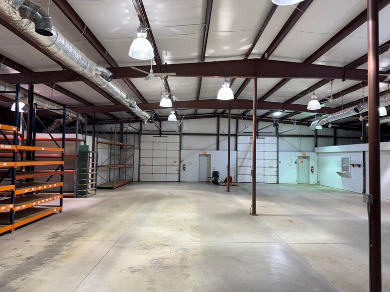 More Photos Of 5200 N Santa Fe Ave, Oklahoma City Manufacturing For Lease
