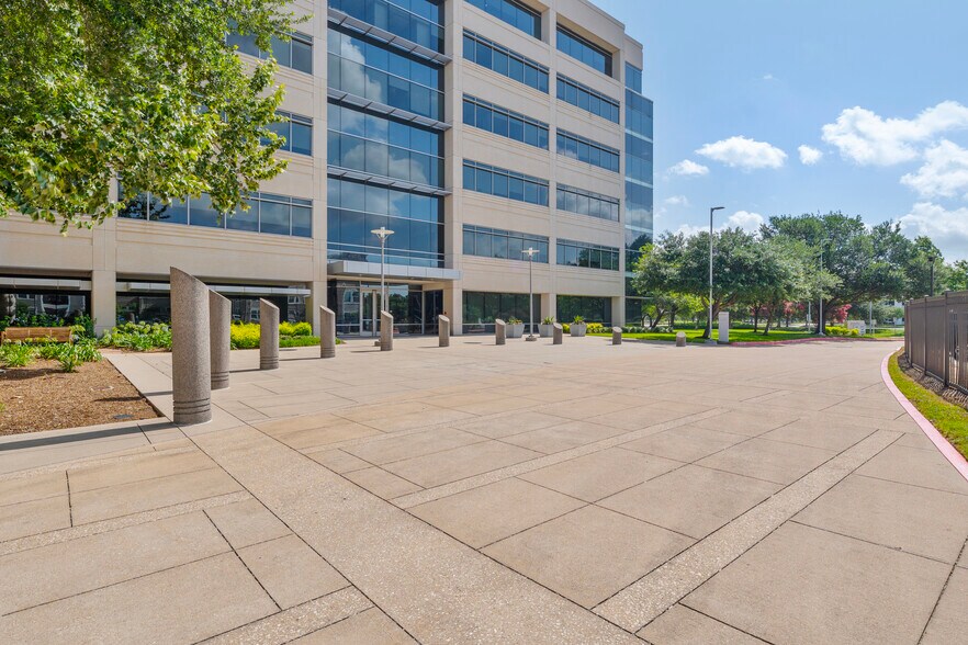 More Photos Of 6002 Rogerdale Rd, Houston Office For Lease