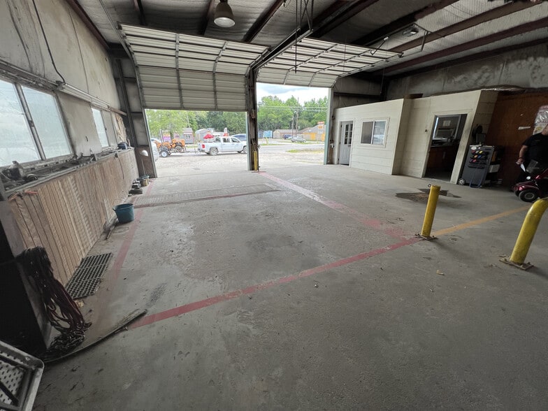 More Photos Of 23210 FM 1485, New Caney Service For Sale