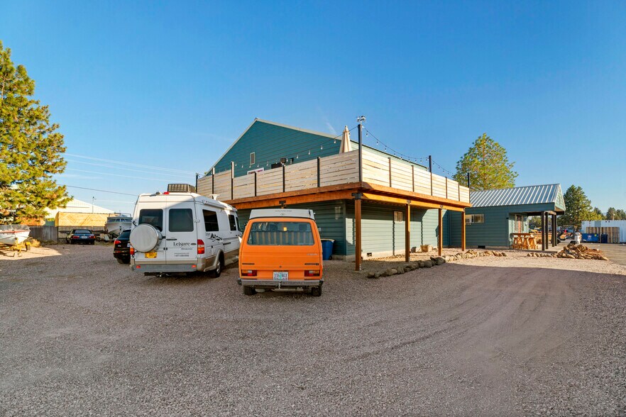 More Photos Of 592 N Sisters Park Ct, Sisters Flex For Sale