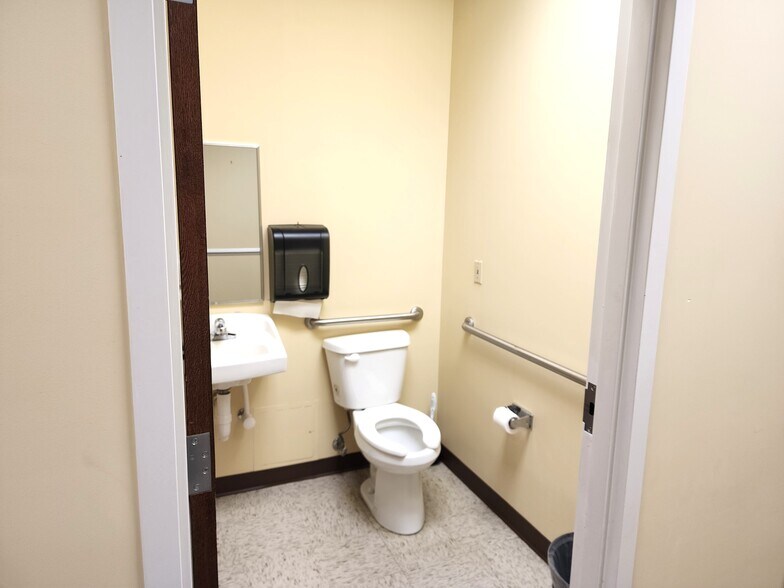 More Photos Of 436 Hadley St, Mount Airy Healthcare For Sale