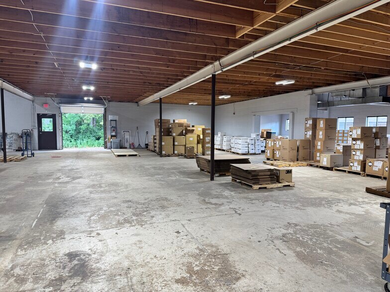 More Photos Of 2222 Mason Ln, Ballwin Showroom For Sale