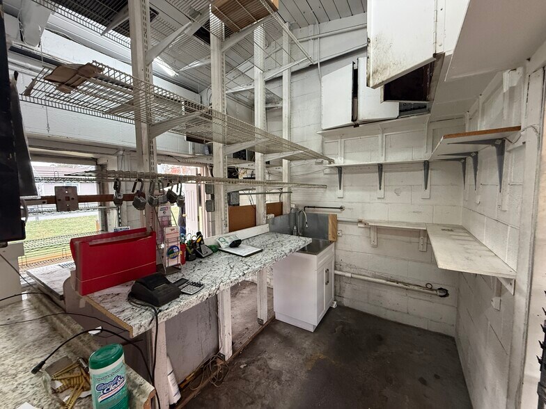 More Photos Of 295 Lake Ave, Saint James Convenience Store For Lease