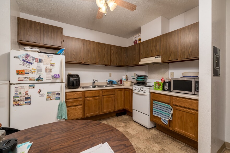 More Photos Of 3200 Maple Ave, Slayton Apartments For Sale