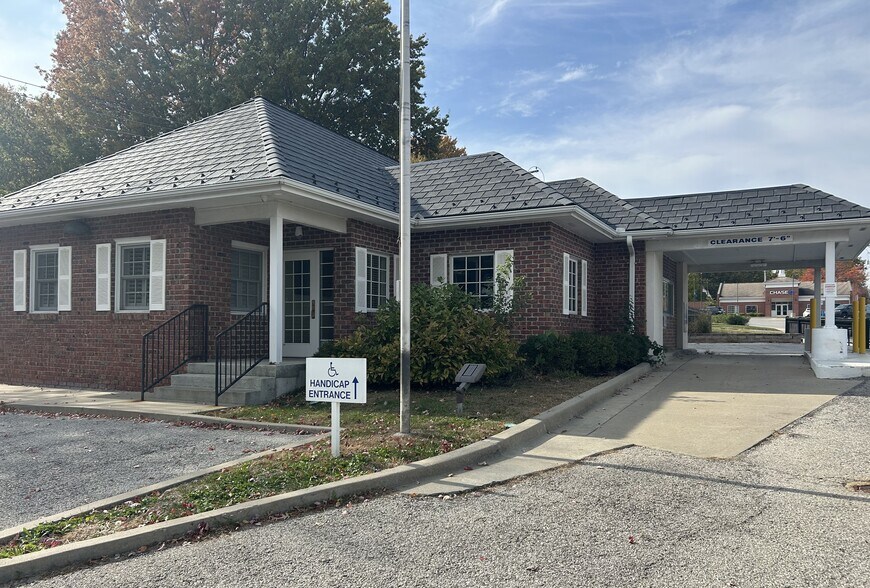 Primary Photo Of 2701 Shawnee Mission Pky, Fairway Bank For Sale