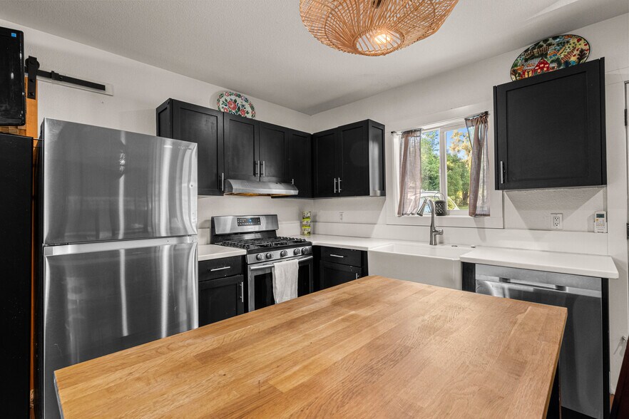 More Photos Of 320 Taylor Rd, Newcastle Specialty For Sale