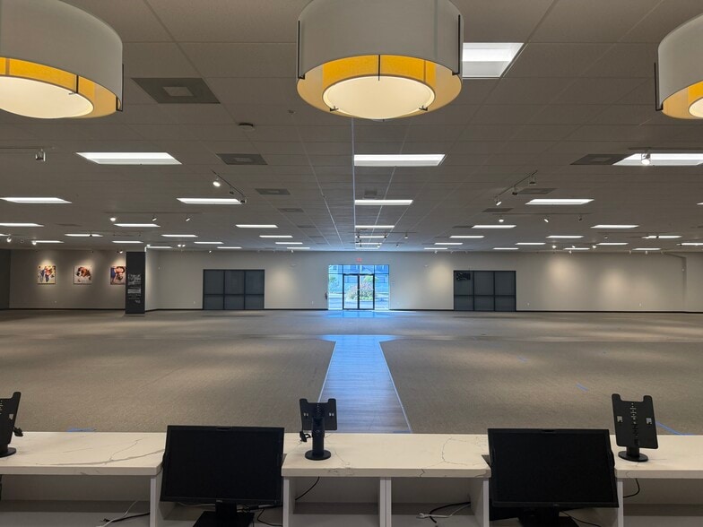 More Photos Of 311 S Ridgewood Ave, Edgewater Freestanding For Lease