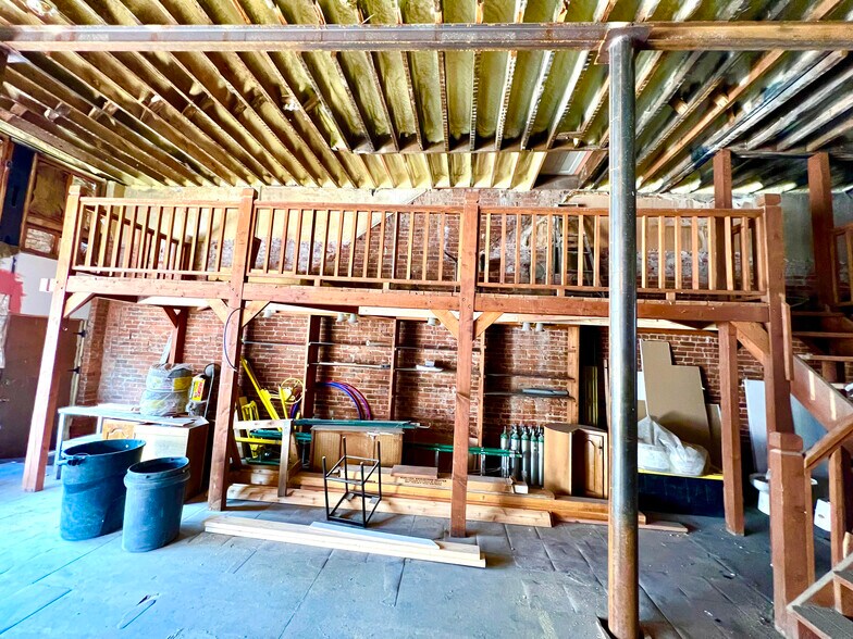 More Photos Of 308 Victor, Victor General Retail For Sale