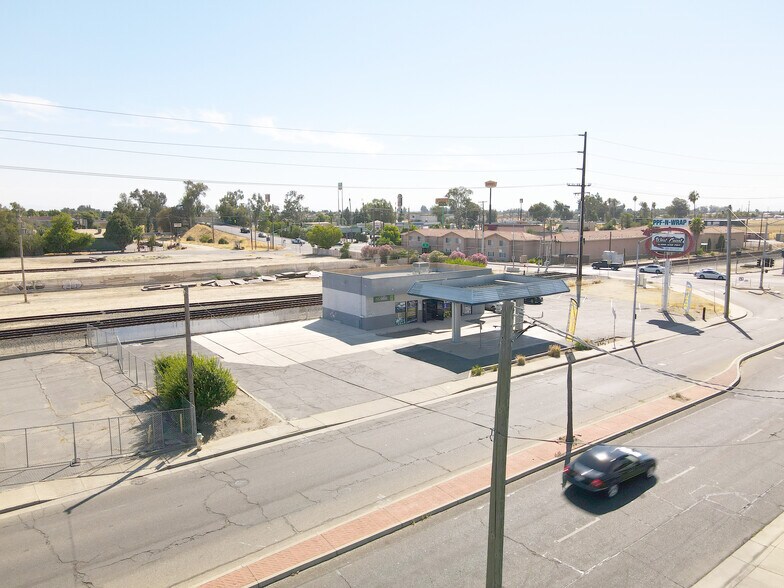 Primary Photo Of 1370 Atwater Blvd, Atwater Service Station For Sale