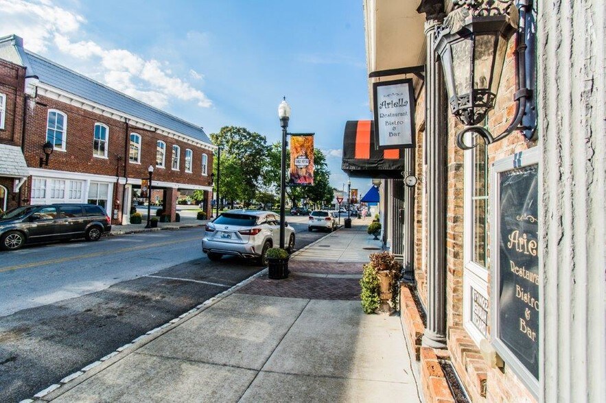 More Photos Of 183 S Main St, Russellville Restaurant For Sale