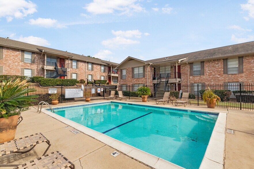 More Photos Of 2451 Lake Rd, Huntsville Apartments For Sale