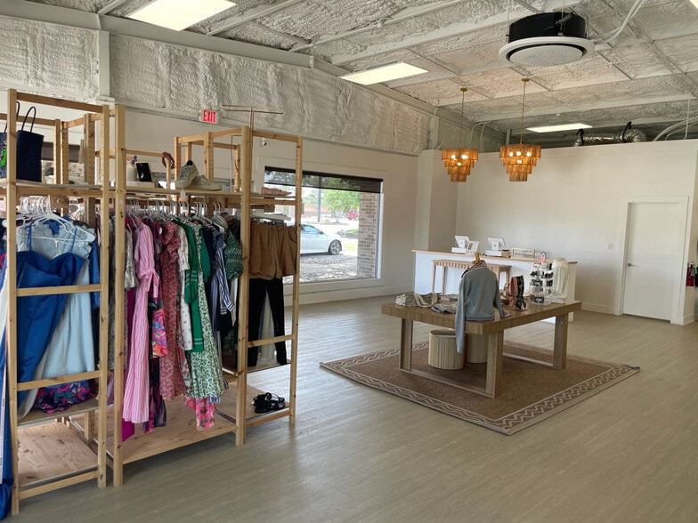More Photos Of 410 W Southwest Loop 323, Tyler Storefront For Lease