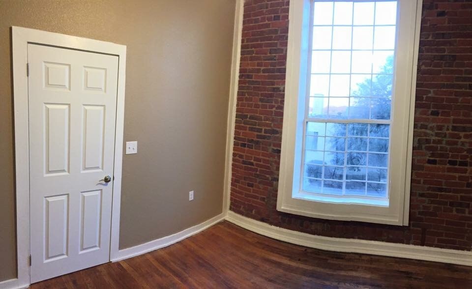 More Photos Of 200 W Main St, Marietta Storefront Retail Residential For Sale