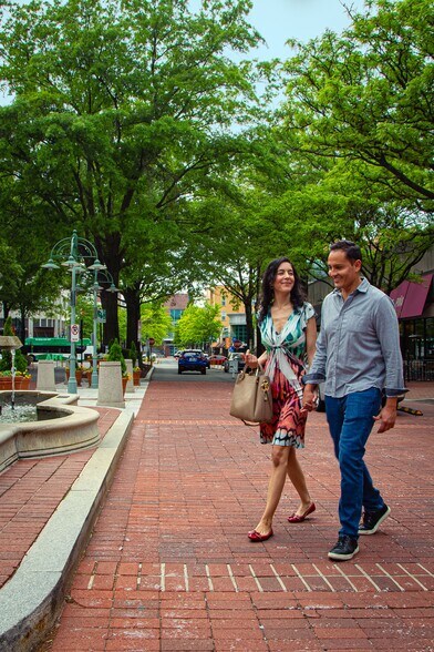 More Photos Of 2700 S Quincy St, Arlington Unknown For Lease