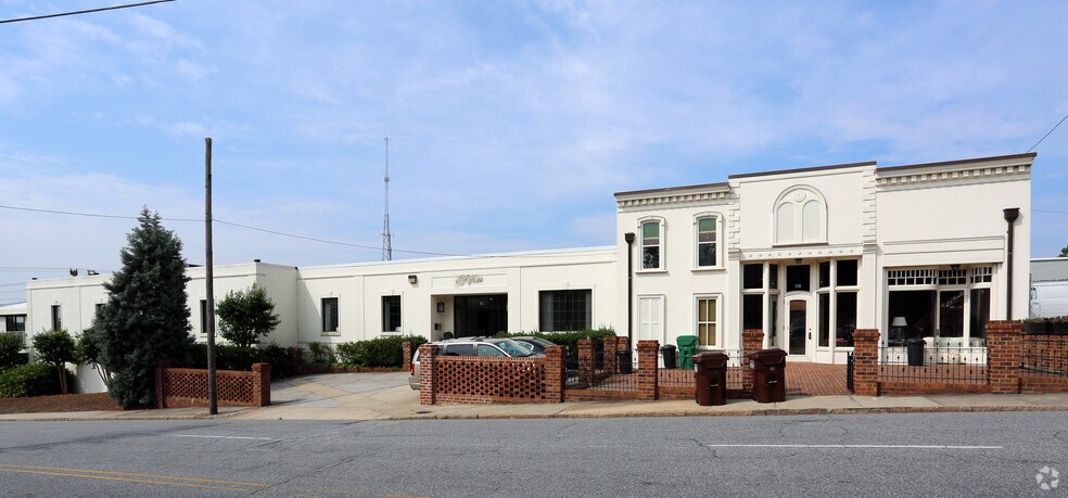 More Photos Of 116 Lindsay St, High Point Freestanding For Sale