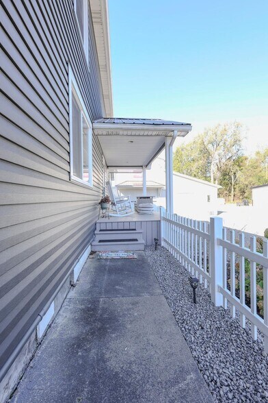 More Photos Of 380 S Main St, De Graff Light Manufacturing For Sale