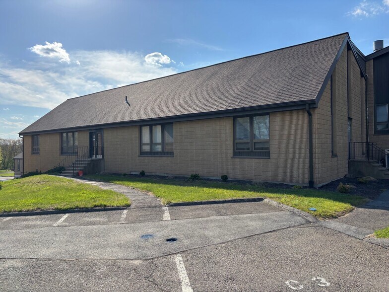 More Photos Of 91 Willenbrock Rd, Oxford Flex For Sale