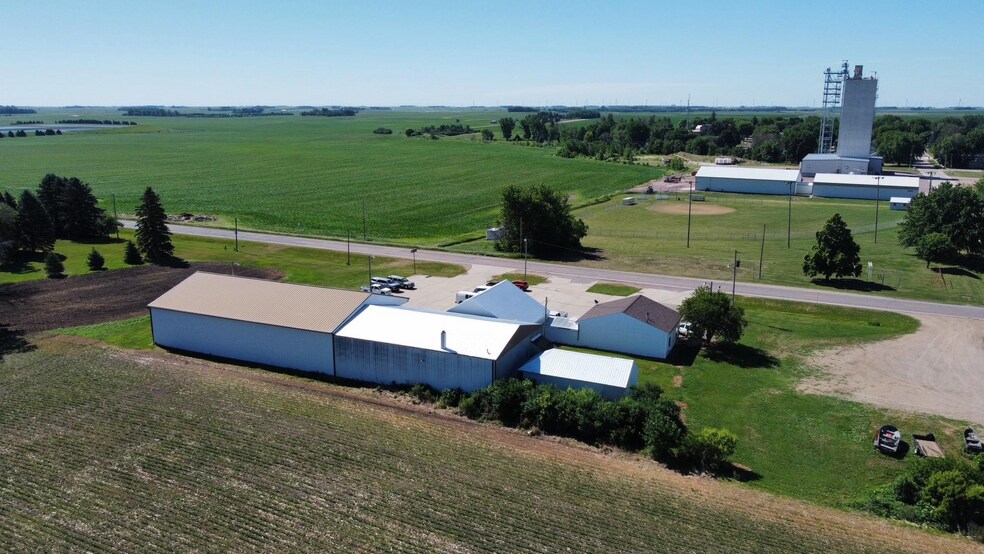 More Photos Of 525 Amy Ave, Round Lake General Retail For Sale