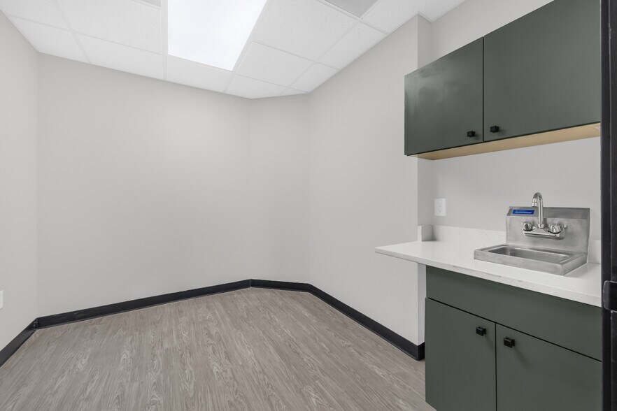 More Photos Of 1114-1130 E Plant St, Winter Garden Unknown For Lease