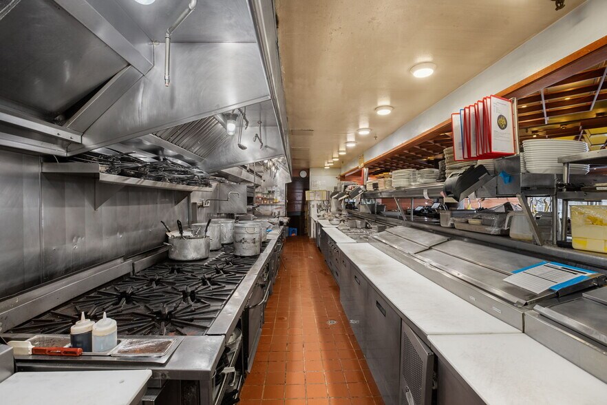 More Photos Of 309 S Montgomery St, Portland Restaurant For Sale