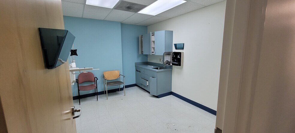 More Photos Of 11709 Lorain Ave, Cleveland Medical For Lease