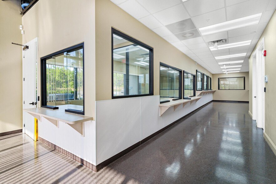 More Photos Of 1904 Thomas Ave, Leesburg Office For Sale