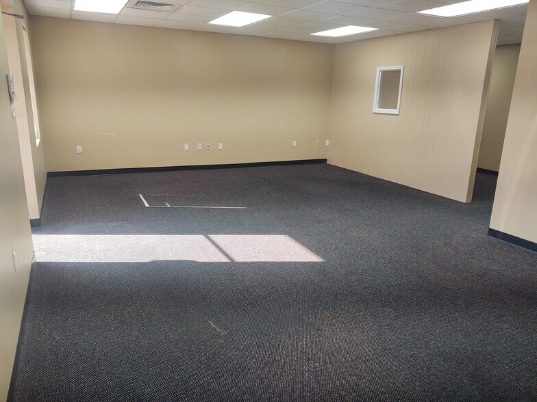 More Photos Of 909 Highland Ave, Selma Office For Sale