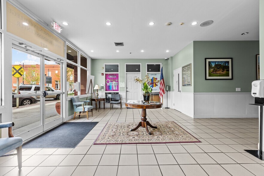 More Photos Of 327 N Queen St, Kinston Office For Sale