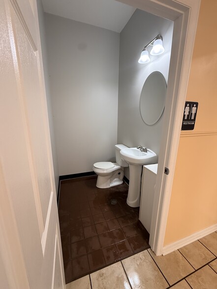 More Photos Of 4414 Old Railroad Bed Rd, Harvest General Retail For Lease