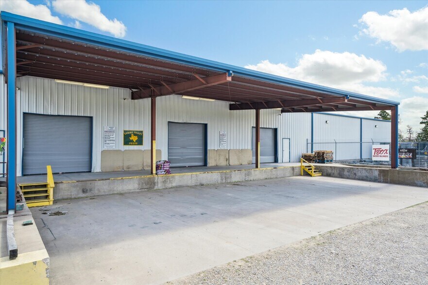 More Photos Of 150 Main St, Clarksville General Retail For Sale