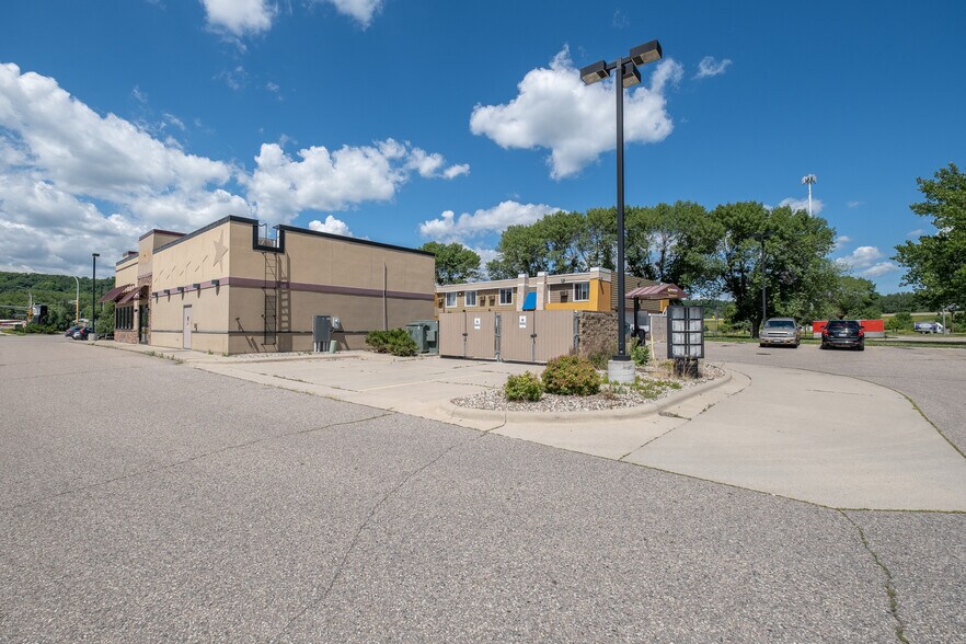 More Photos Of 101 W Lind St, Mankato Fast Food For Lease