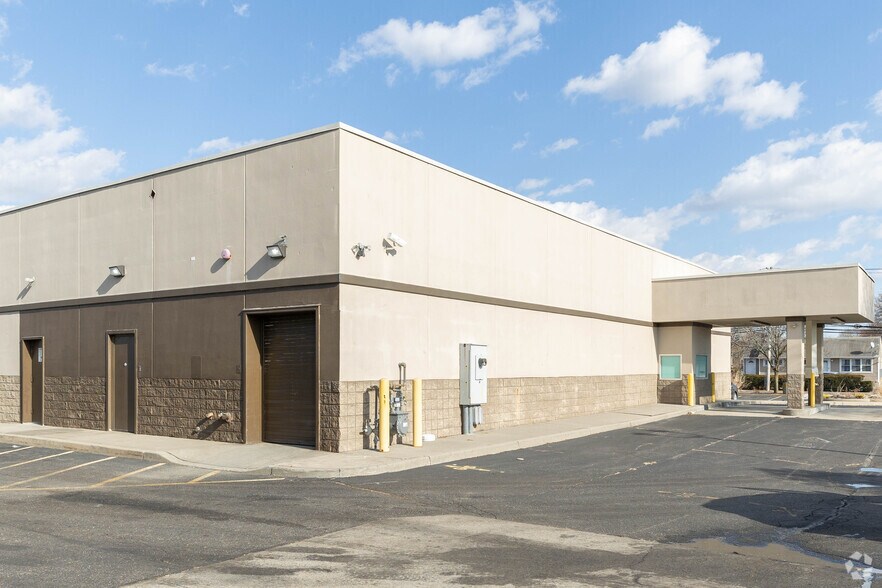 More Photos Of 3395A Great Neck Rd, Amityville Freestanding For Lease
