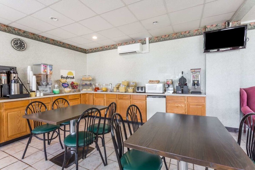 More Photos Of 919 Blue Ridge Ave, Bedford Restaurant For Lease