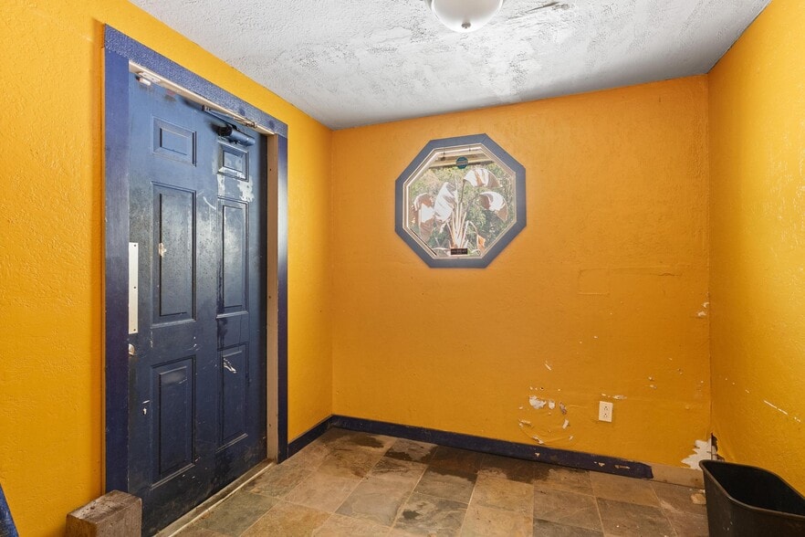 More Photos Of 6024 Cortez Blvd, Weeki Wachee General Retail For Sale