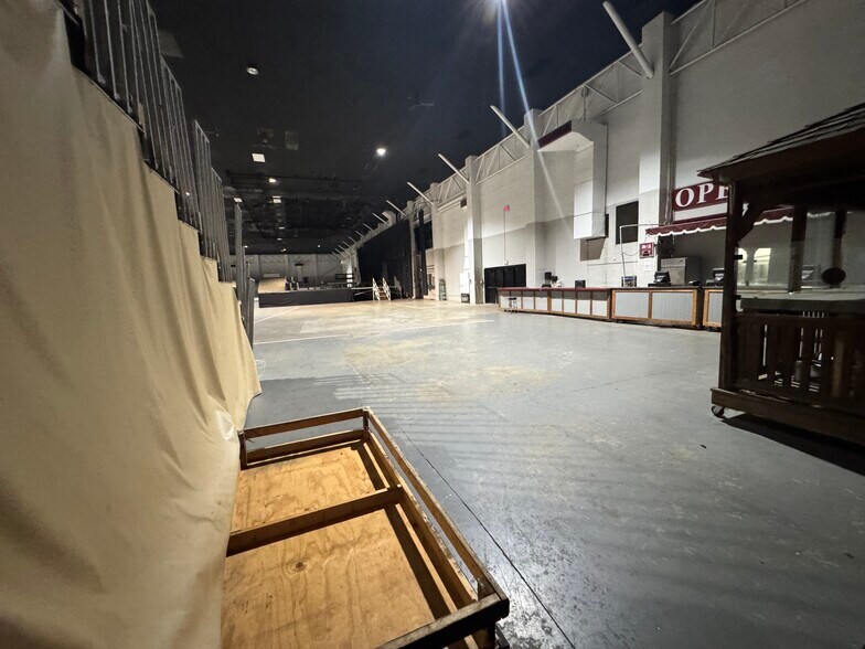 More Photos Of 10408 State Highway 64 E, Tyler Theater Concert Hall For Sale