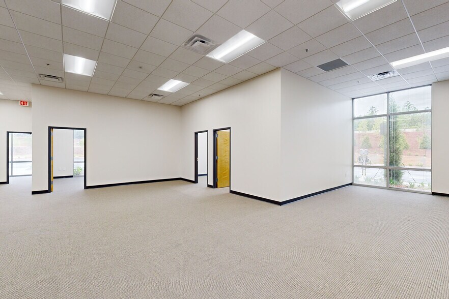 More Photos Of 7995 Bowen Road, Palmetto Distribution For Lease