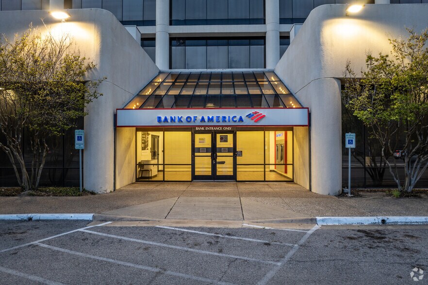 More Photos Of 7515 Greenville Ave, Dallas Medical For Lease