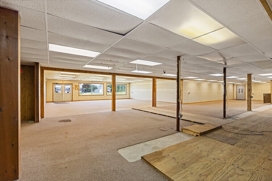 More Photos Of 53 Neck Rd, Benton General Retail For Sale