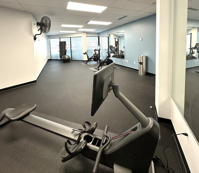 More Photos Of 208 Golden Oak Ct, Virginia Beach Office For Lease