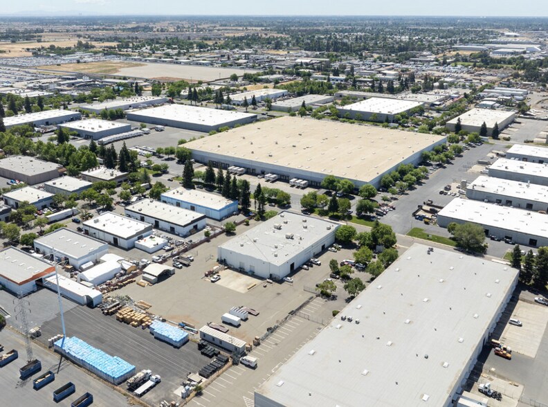 More Photos Of 8386 Rovana Cir, Sacramento Industrial For Sale