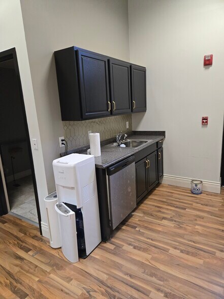 More Photos Of 653 Main St, Buffalo Storefront Retail Office For Lease
