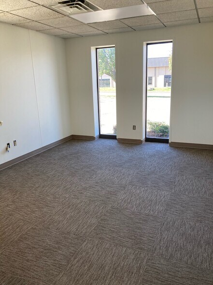 More Photos Of 803 SE 83rd St, Oklahoma City Manufacturing For Lease