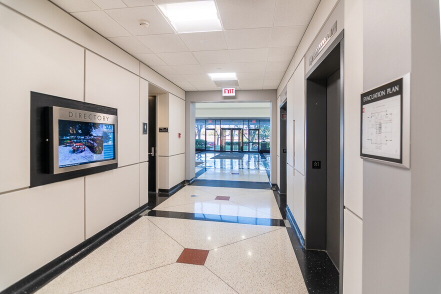 More Photos Of 3701 Algonquin Rd, Rolling Meadows Office For Lease